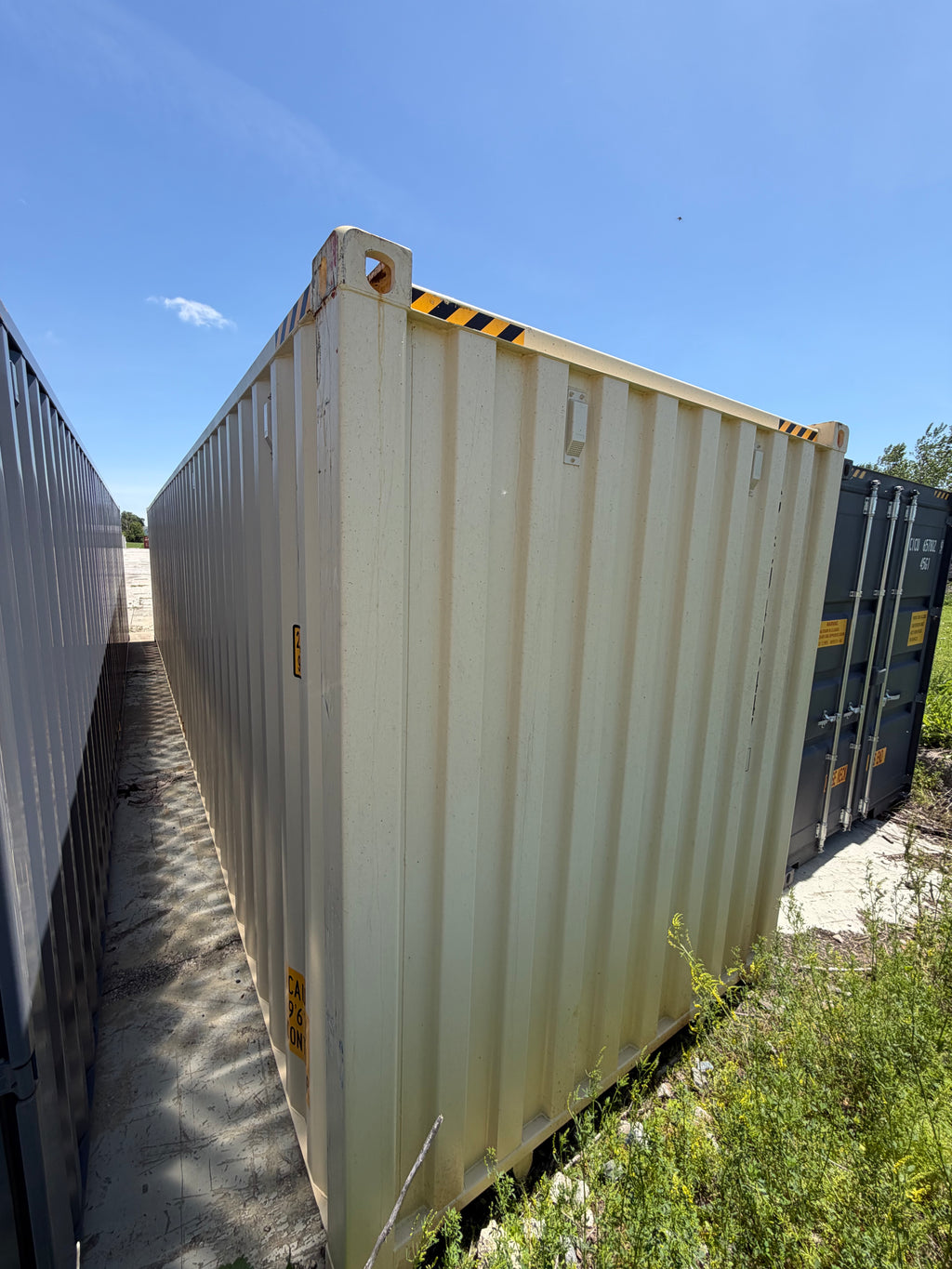 40’ High Cube Shipping Container – One Trip – Beige – Easy Open Doors – Lockbox