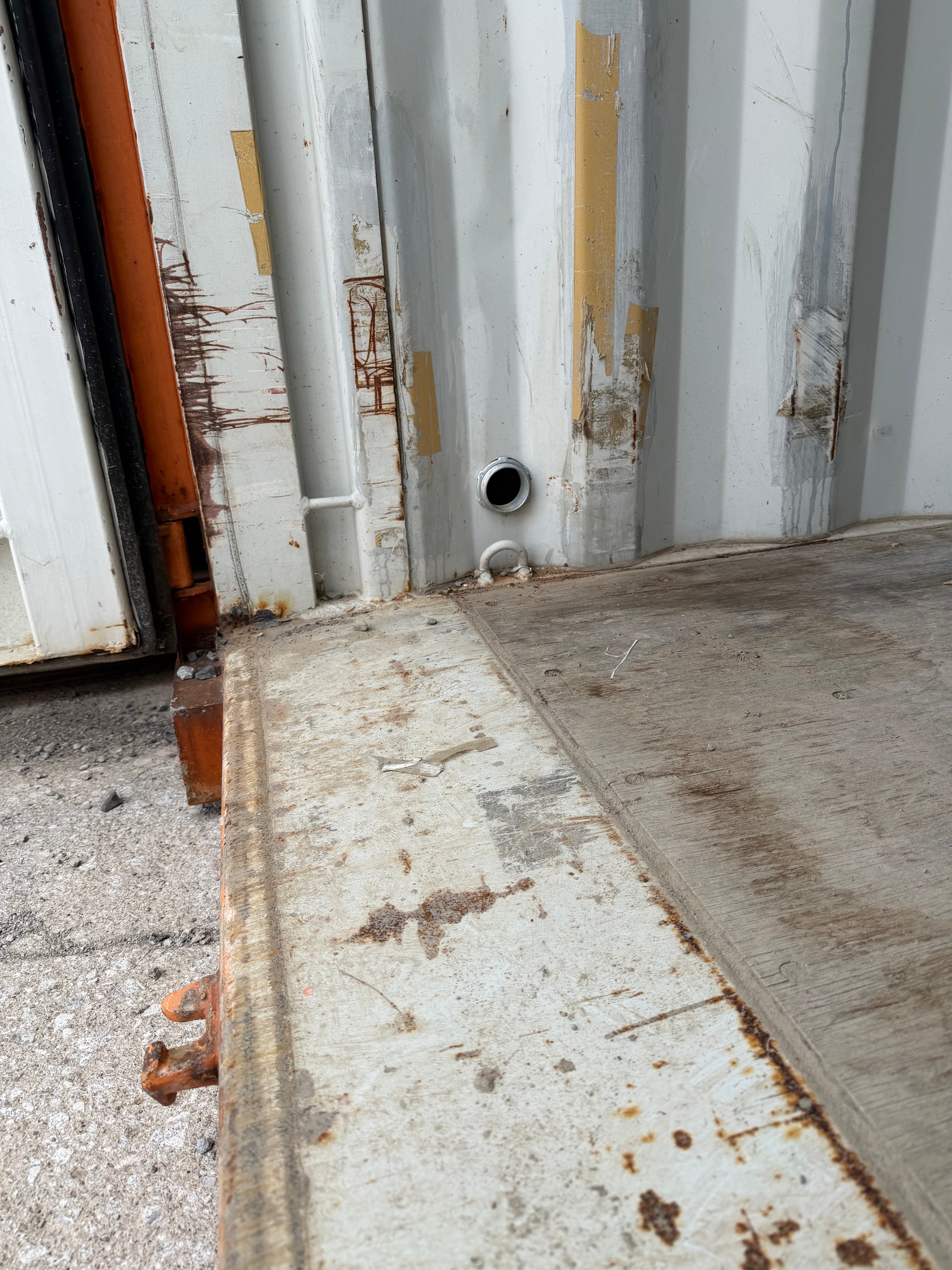 40’ Standard Height Used Shipping Container – Orange – Wind & Water Tight – 508024-8