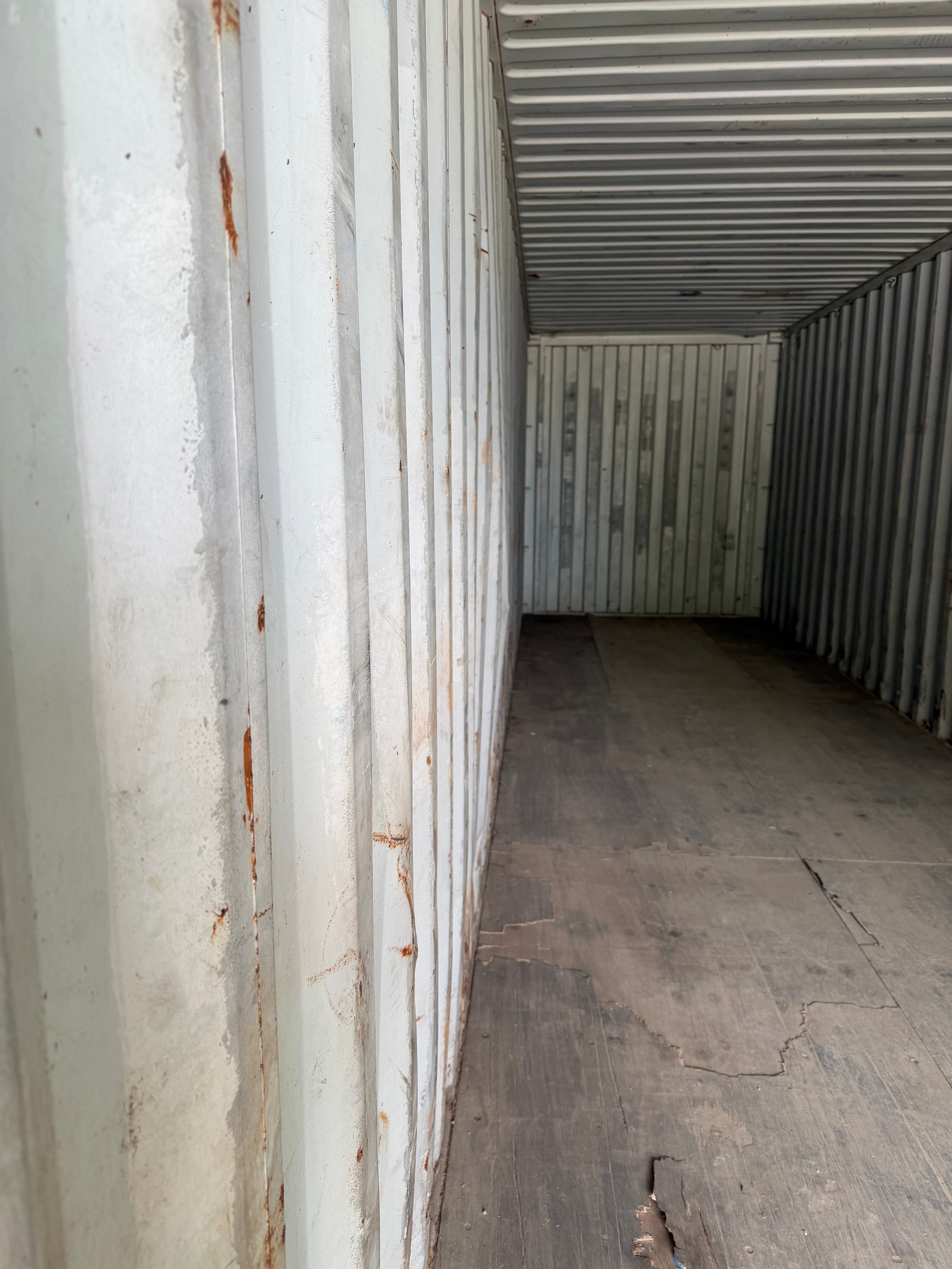 40’ High Cube Used Shipping Container  – 985331-7